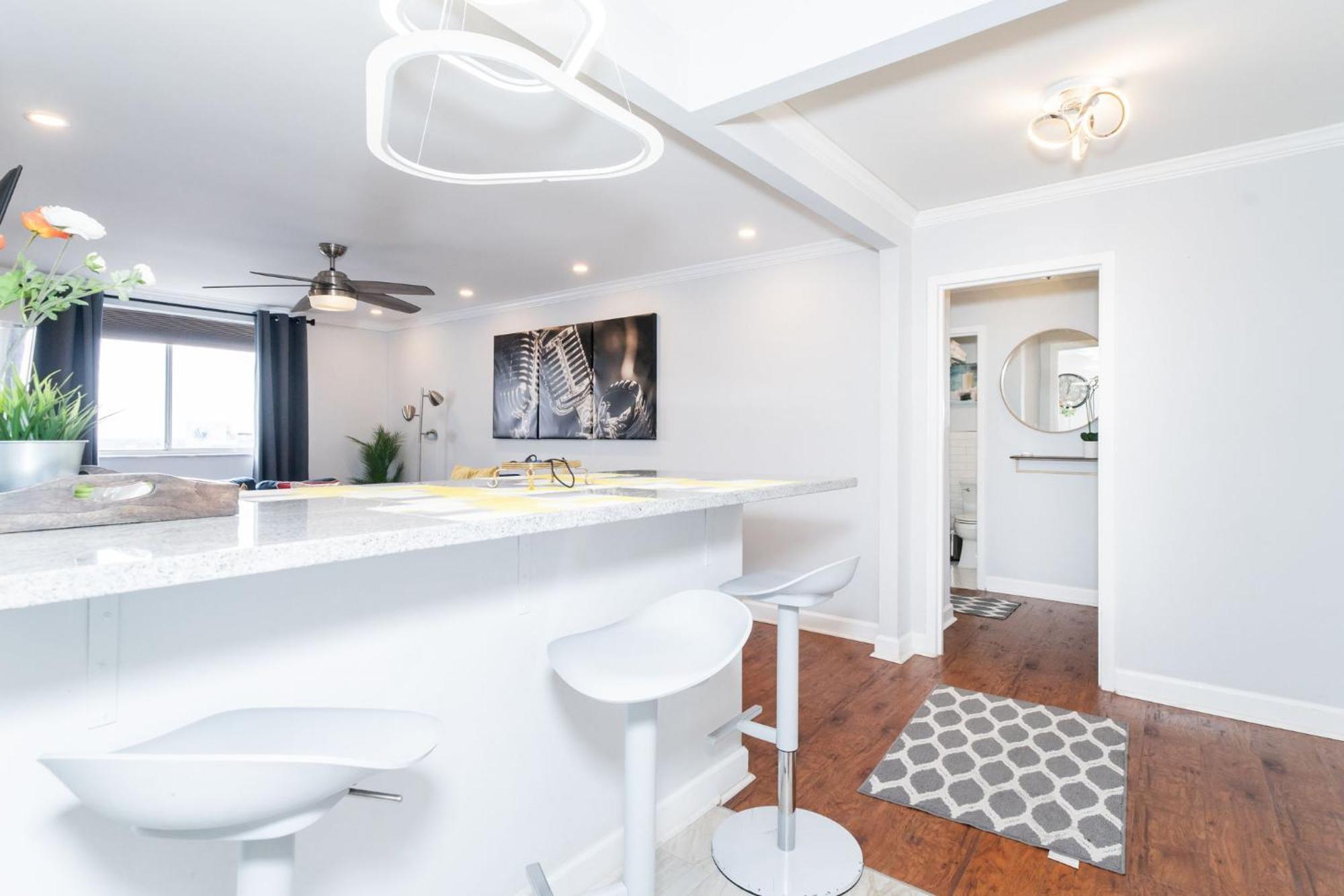 21Floor-Renovated 2Br,1Bath King And Queen Bed And Parking 亚特兰大 外观 照片